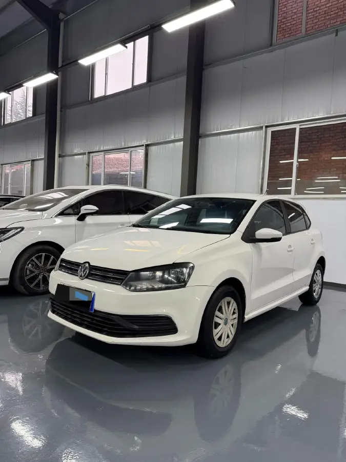 2016 Volkswagen Polo 1.4L 90HP L4 6AT
