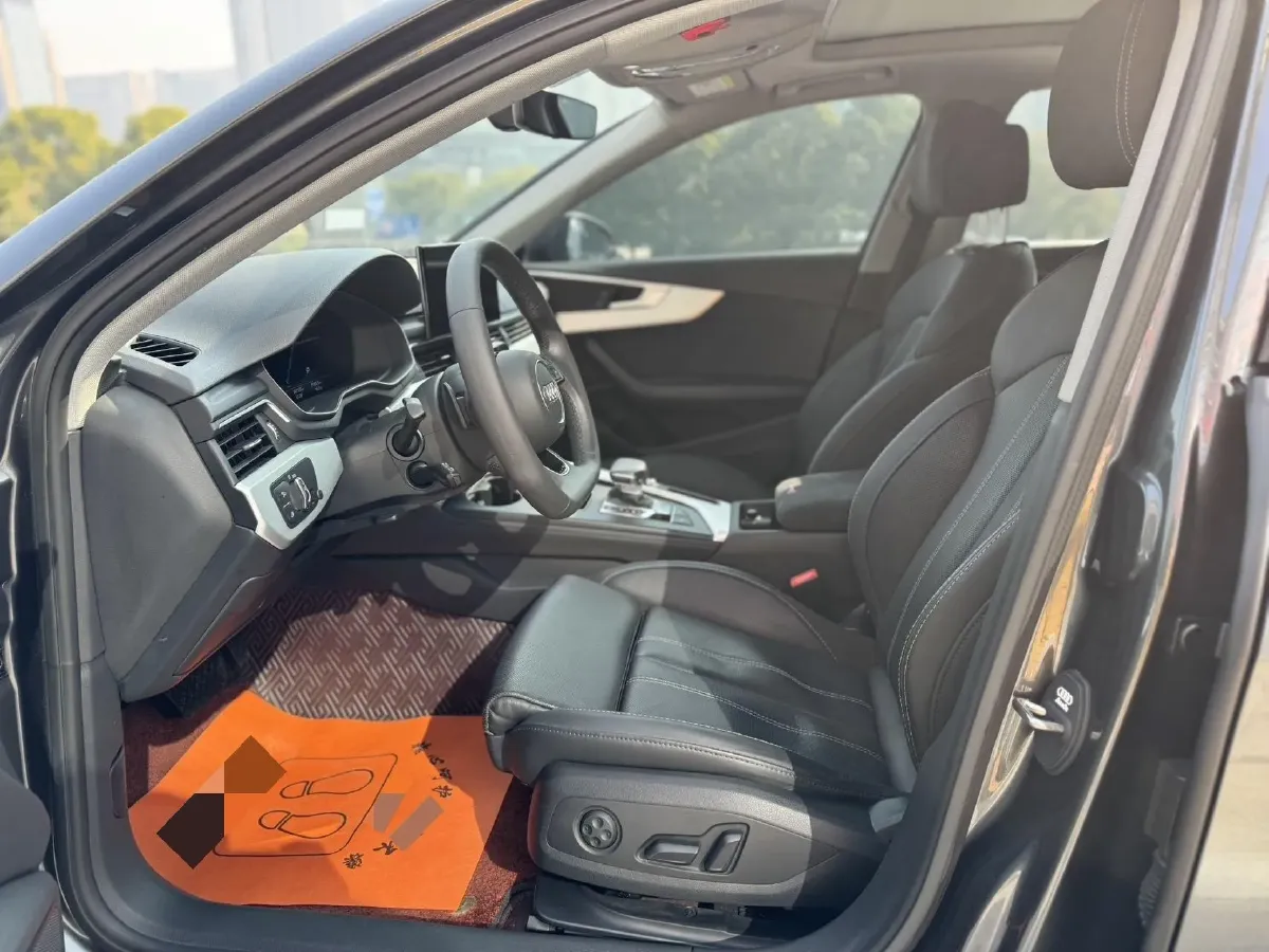 2022 Audi A4L 2.0T 190HP L4 7DCT,autocango,china used car exporter,china ev exporter,chinese used car exporter,chinese used ev exporter