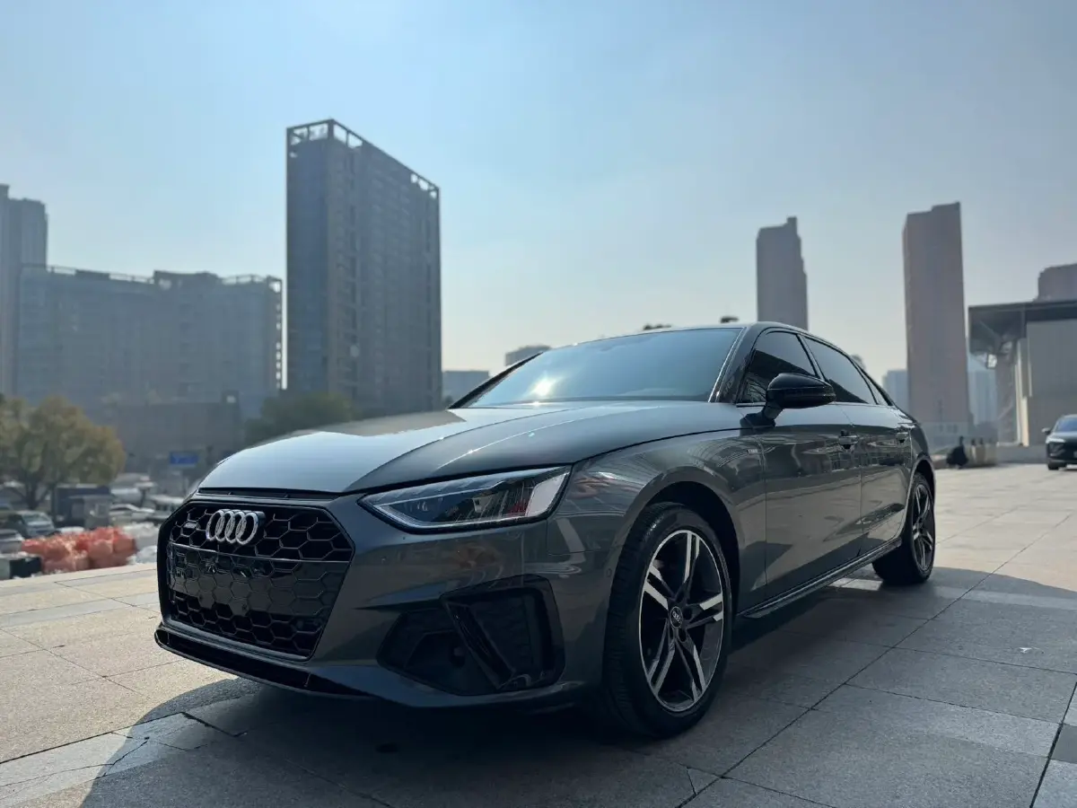 2022 Audi A4L 2.0T 190HP L4 7DCT