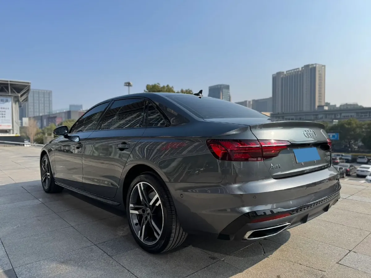 2022 Audi A4L 2.0T 190HP L4 7DCT,autocango,china used car exporter,china ev exporter,chinese used car exporter,chinese used ev exporter