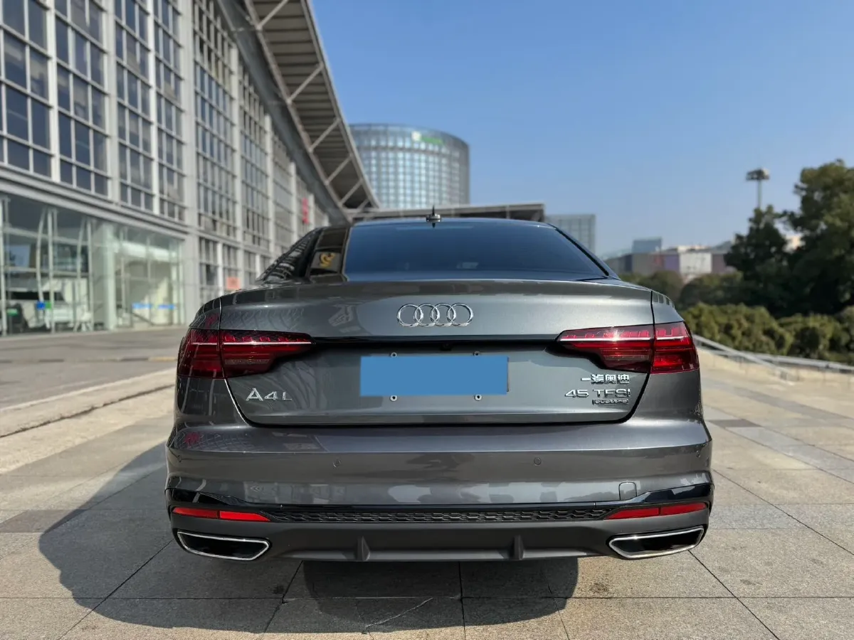 2022 Audi A4L 2.0T 190HP L4 7DCT,autocango,china used car exporter,china ev exporter,chinese used car exporter,chinese used ev exporter