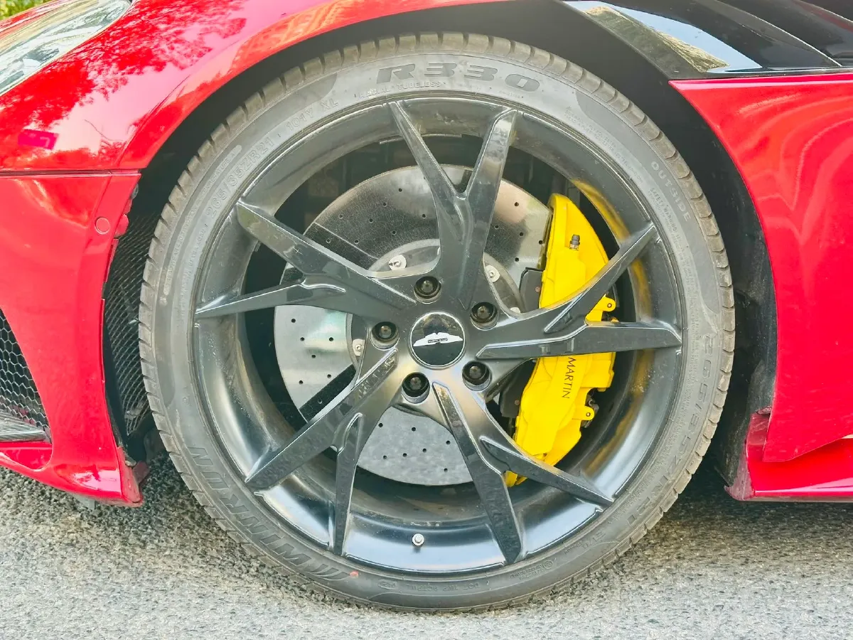 2019 Aston Martin DBS 5.2T 725HP V12 8AT,autocango,china used car exporter,china ev exporter,chinese used car exporter,chinese used ev exporter