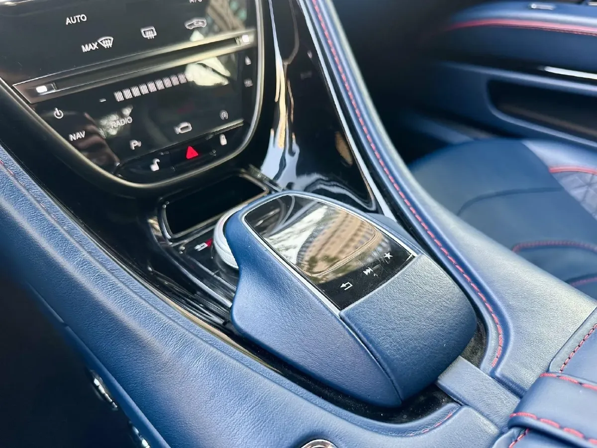 2019 Aston Martin DBS 5.2T 725HP V12 8AT,autocango,china used car exporter,china ev exporter,chinese used car exporter,chinese used ev exporter