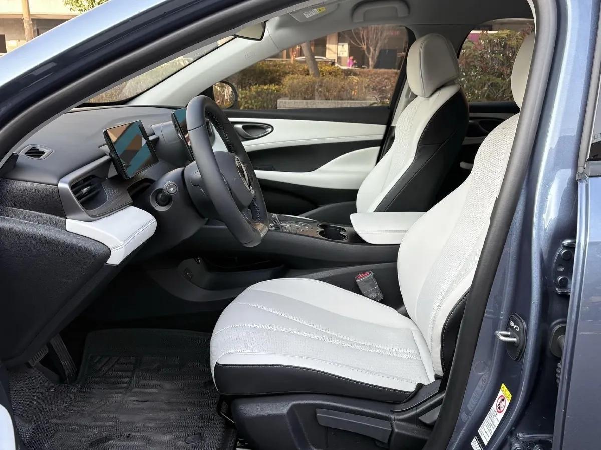 2025 BYD Seal05 DM-i 1.5L 101HP L4 E-CVT PHEV 7.68KWH,autocango,china used car exporter,china ev exporter,chinese used car exporter,chinese used ev exporter