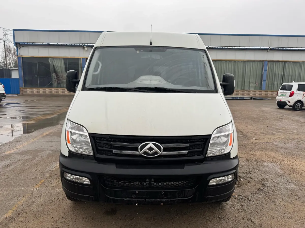 2018 MAXUS XinTu V80 2.5T 136HP L4 6MT,autocango,china used car exporter,china ev exporter,chinese used car exporter,chinese used ev exporter