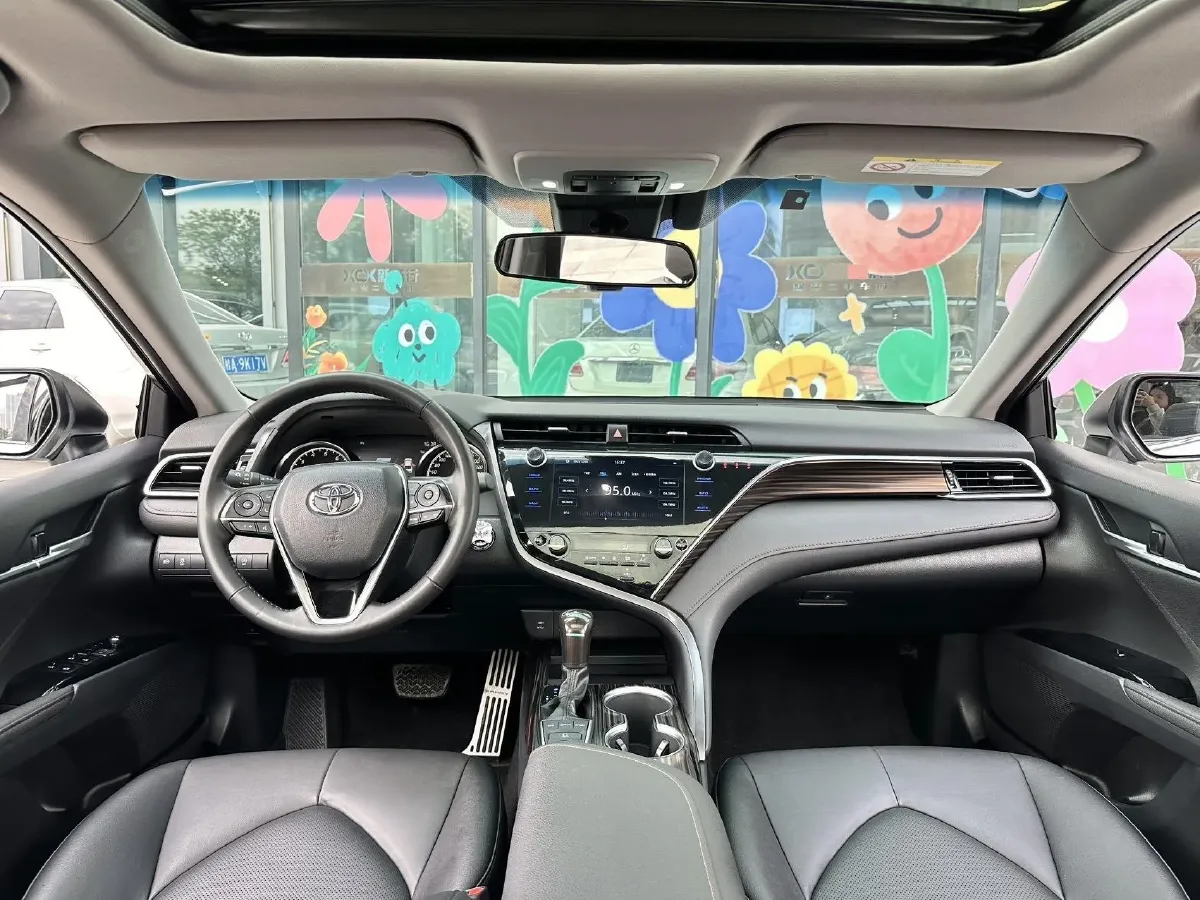 2019 Toyota Camry 2.5L 209HP L4 8AT,autocango,china used car exporter,china ev exporter,chinese used car exporter,chinese used ev exporter