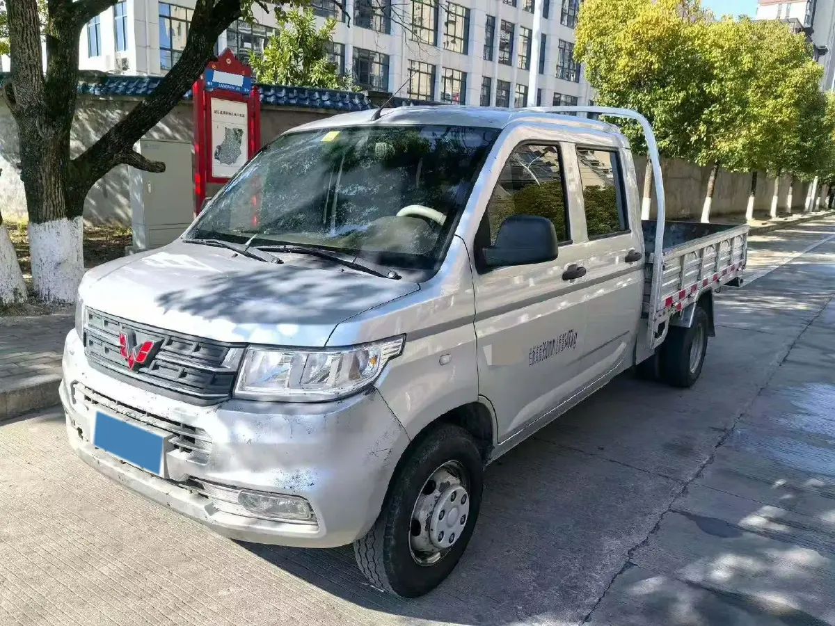 2022 WuLing RongGuang New Truck 1.8L 125HP L4 5MT