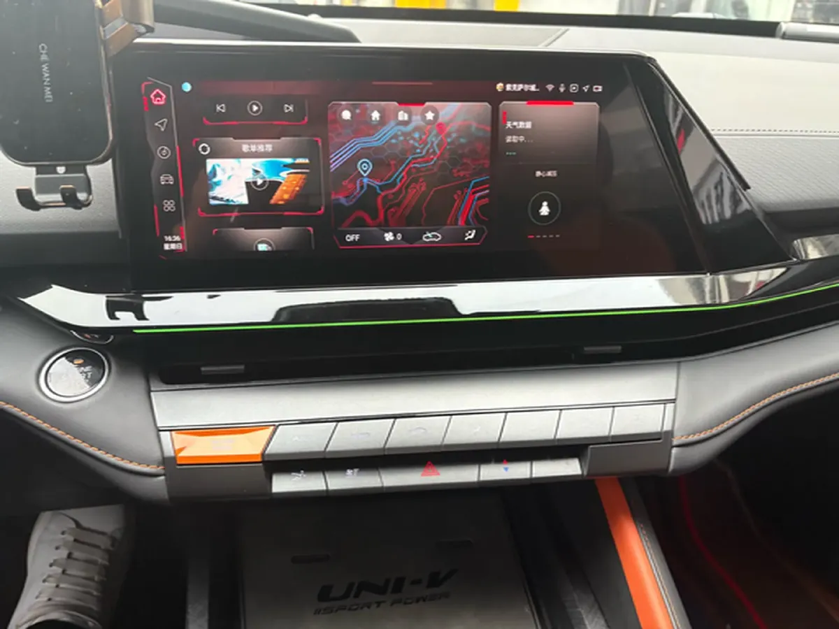 2022 ChangAn UNI-V 1.5T 188HP L4 7DCT,autocango,china used car exporter,china ev exporter,chinese used car exporter,chinese used ev exporter