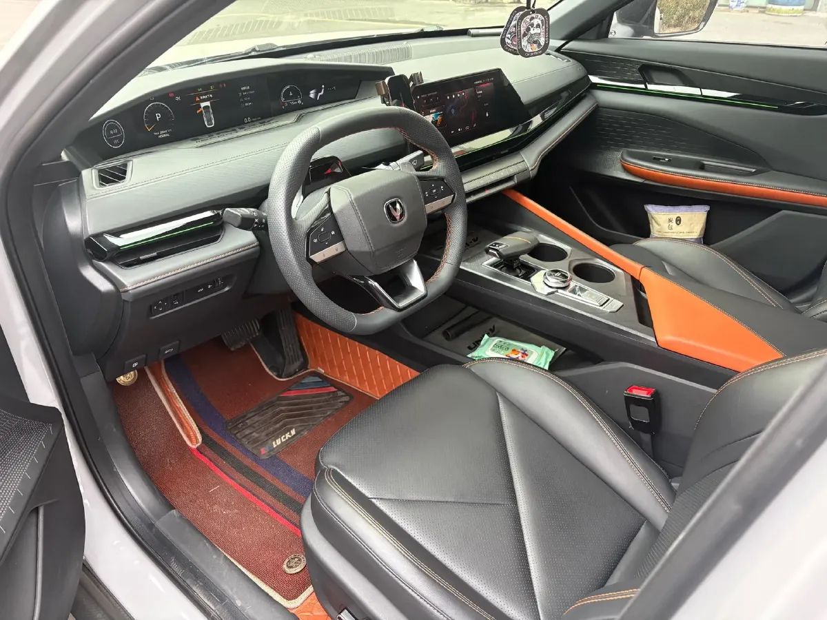 2022 ChangAn UNI-V 1.5T 188HP L4 7DCT,autocango,china used car exporter,china ev exporter,chinese used car exporter,chinese used ev exporter