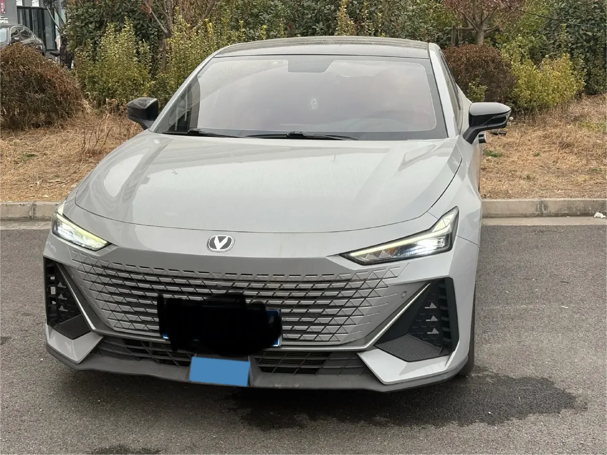 2022 ChangAn UNI-V 1.5T 188HP L4 7DCT,autocango,china used car exporter,china ev exporter,chinese used car exporter,chinese used ev exporter