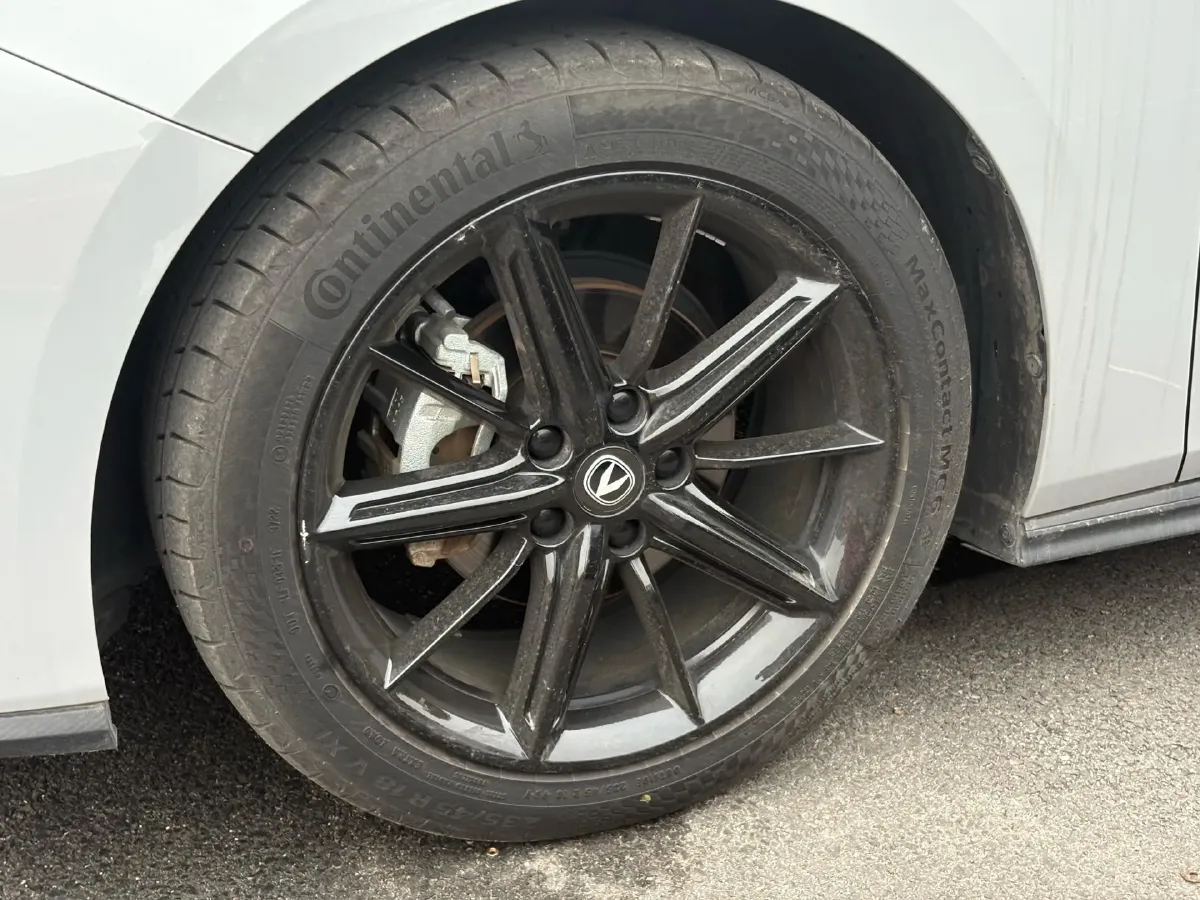 2022 ChangAn UNI-V 1.5T 188HP L4 7DCT,autocango,china used car exporter,china ev exporter,chinese used car exporter,chinese used ev exporter