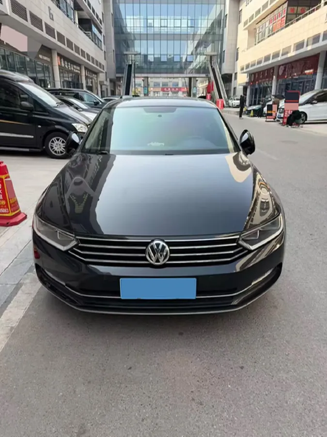 2018 Volkswagen Magotan 1.8T 180HP L4 7DCT,autocango,china used car exporter,china ev exporter,chinese used car exporter,chinese used ev exporter