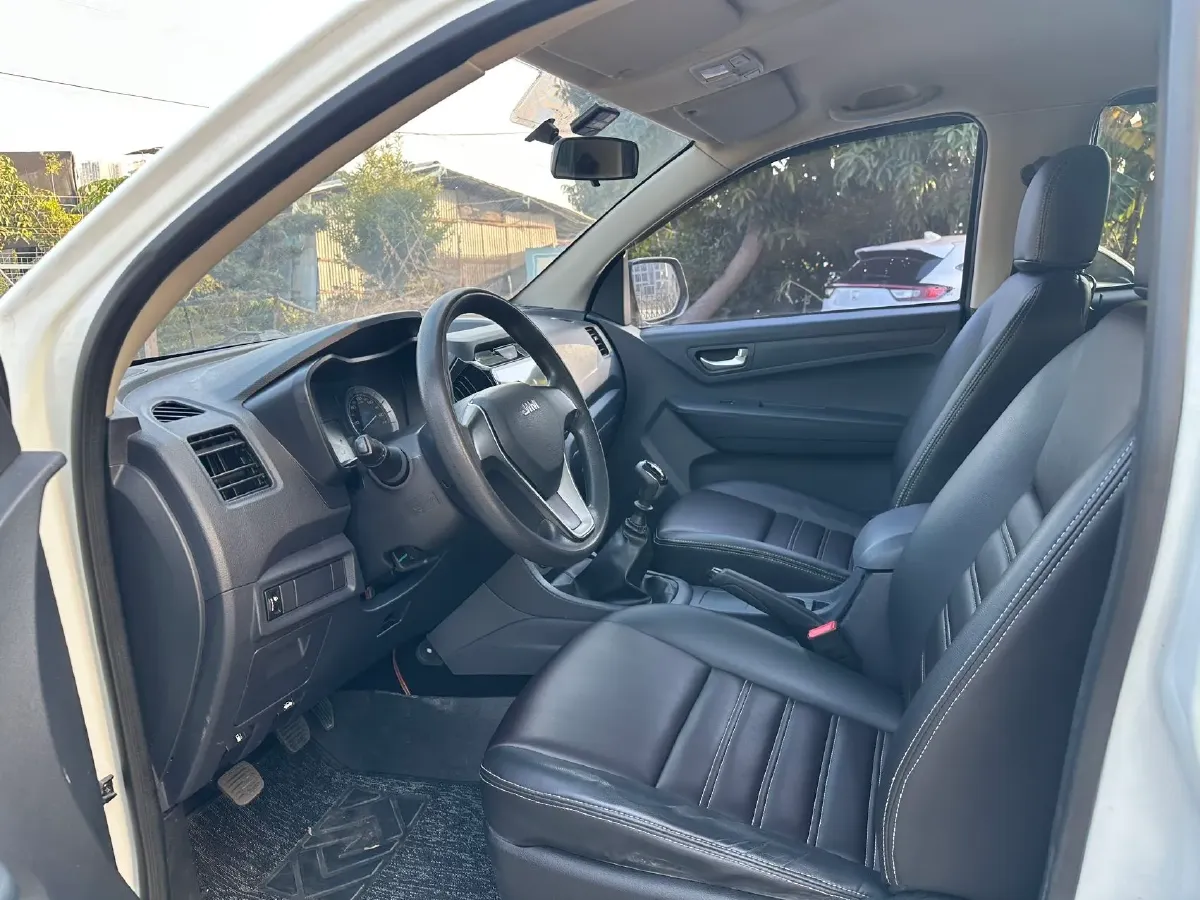 2018 Isuzu Taga 3.0T 131HP L4 5MT,autocango,china used car exporter,china ev exporter,chinese used car exporter,chinese used ev exporter