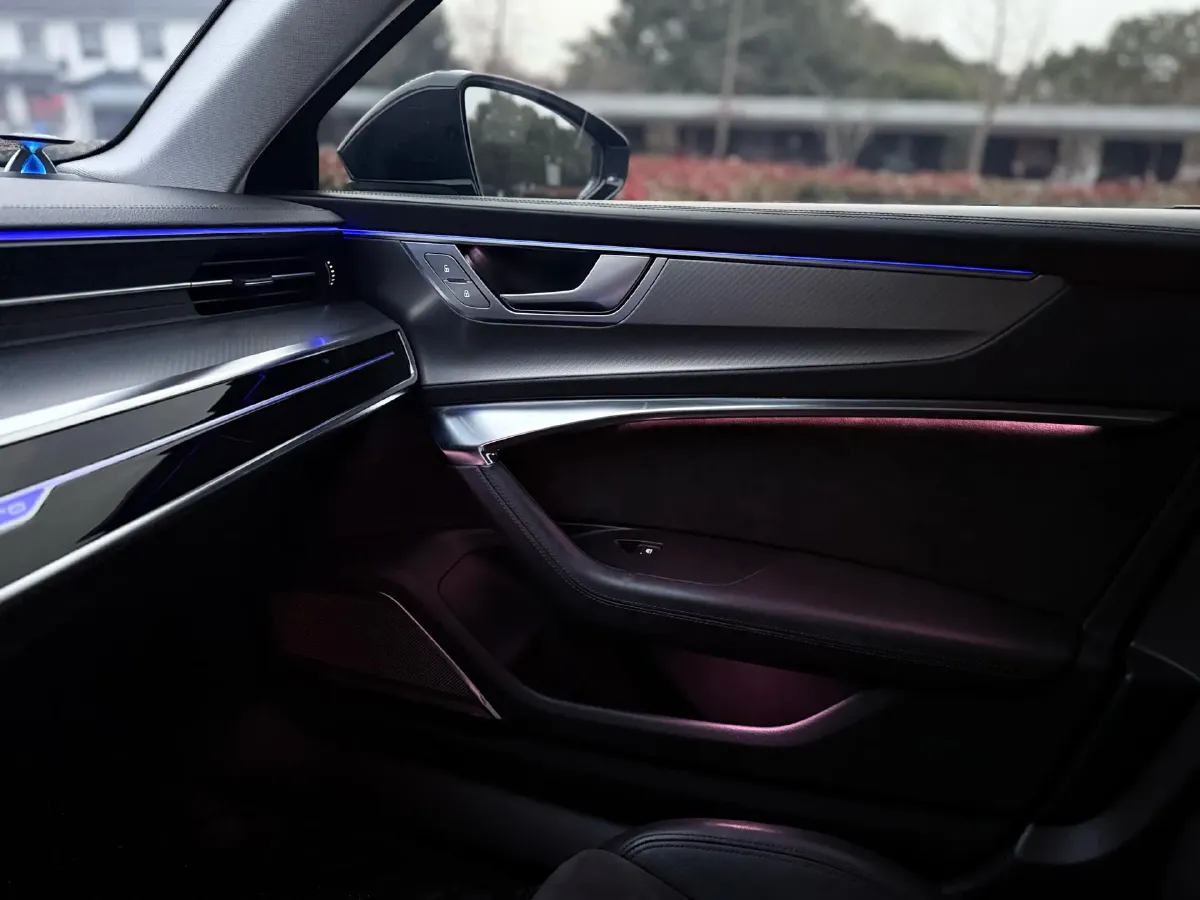 2020 Audi A6 2.0T 245HP L4 7DCT,autocango,china used car exporter,china ev exporter,chinese used car exporter,chinese used ev exporter