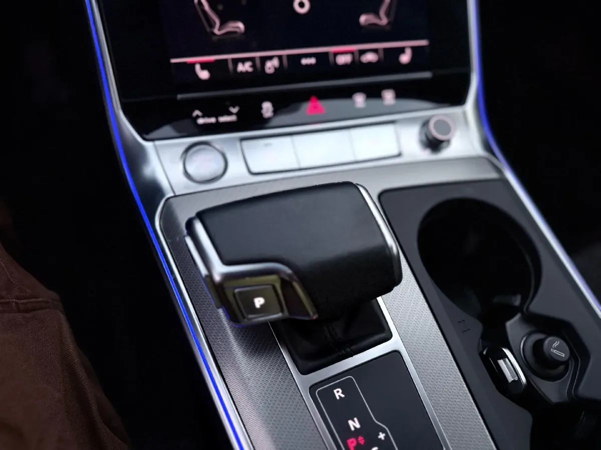 2020 Audi A6 2.0T 245HP L4 7DCT,autocango,china used car exporter,china ev exporter,chinese used car exporter,chinese used ev exporter