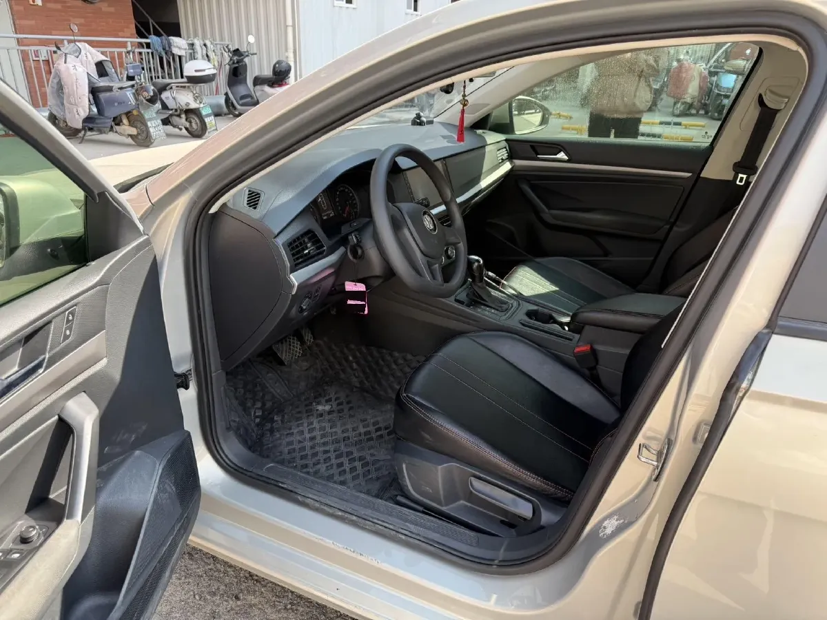 2018 Landwind XiaoYao 1.5T 163HP L4 CVT,autocango,china used car exporter,china ev exporter,chinese used car exporter,chinese used ev exporter