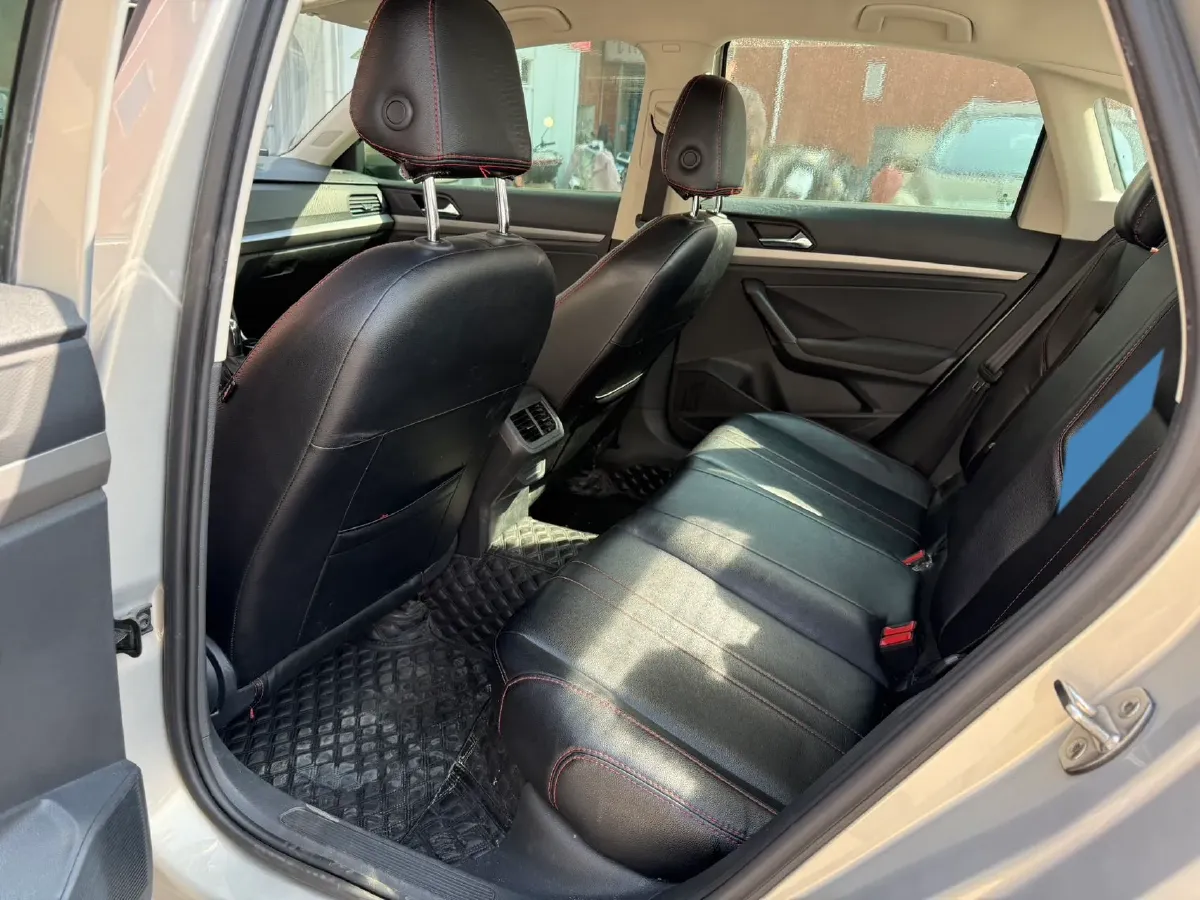 2018 Landwind XiaoYao 1.5T 163HP L4 CVT,autocango,china used car exporter,china ev exporter,chinese used car exporter,chinese used ev exporter