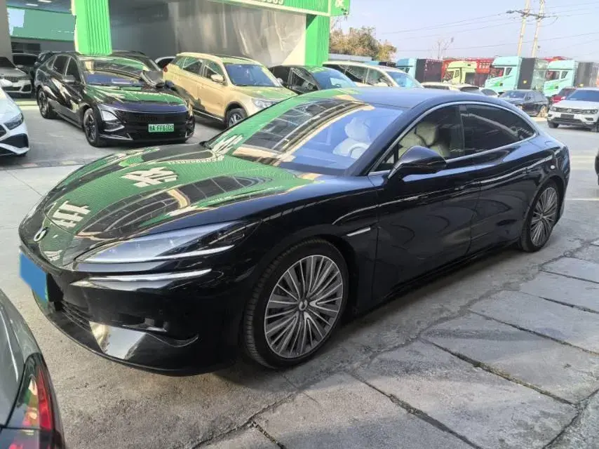 2024 Denza DenzaZ9 2.0T 207HP L4 E-CVT PHEV 38.5KWH