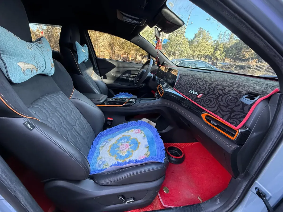 2021 ChangAn UNI-T 1.5T 180HP L4 7DCT,autocango,china used car exporter,china ev exporter,chinese used car exporter,chinese used ev exporter