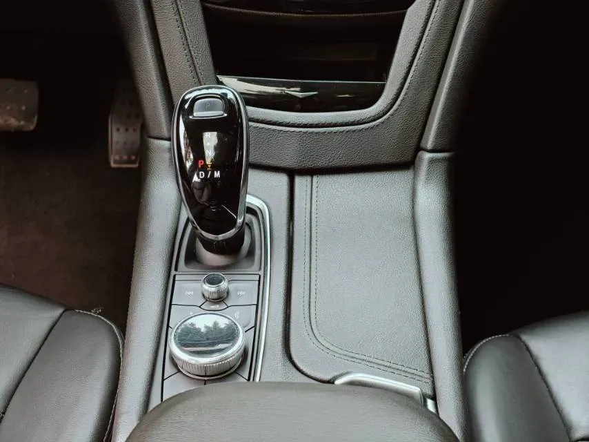 2021 Cadillac XT6 2.0T 237HP L4 9AT,autocango,china used car exporter,china ev exporter,chinese used car exporter,chinese used ev exporter