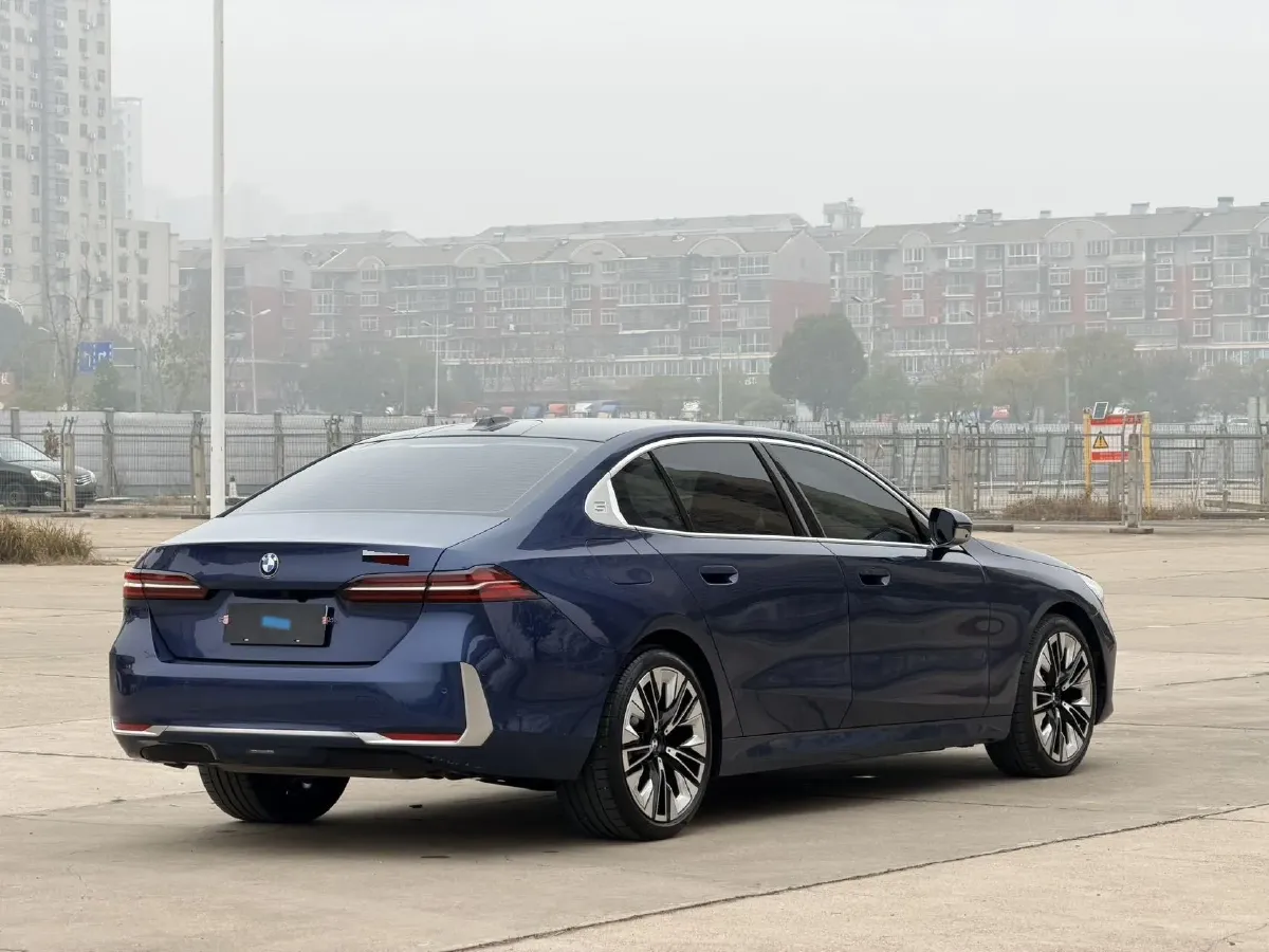 2024 BMW 5 Series 2.0T 258HP L4 8AT,autocango,china used car exporter,china ev exporter,chinese used car exporter,chinese used ev exporter