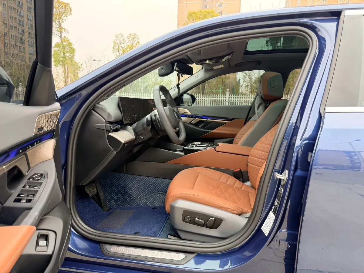 2024 BMW 5 Series 2.0T 258HP L4 8AT,autocango,china used car exporter,china ev exporter,chinese used car exporter,chinese used ev exporter