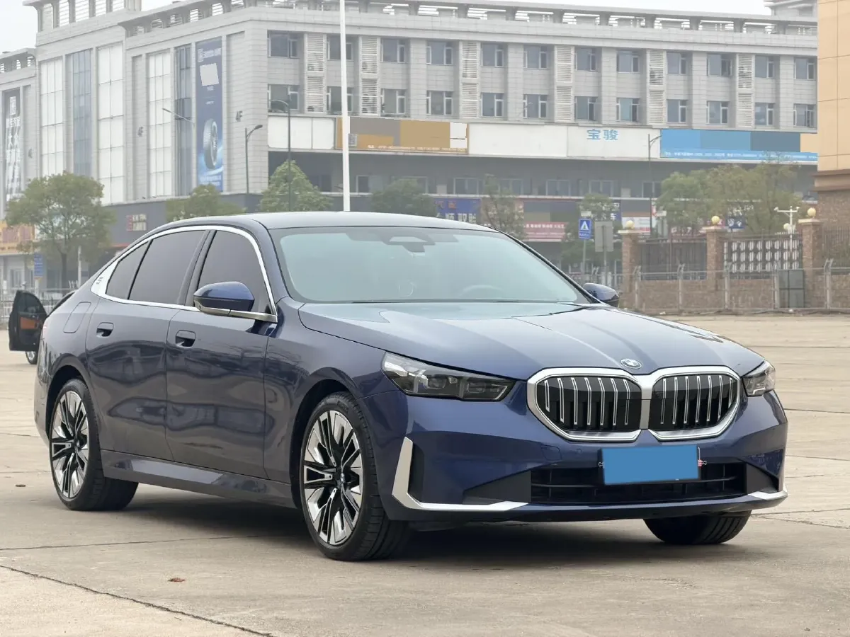 2024 BMW 5 Series 2.0T 258HP L4 8AT,autocango,china used car exporter,china ev exporter,chinese used car exporter,chinese used ev exporter