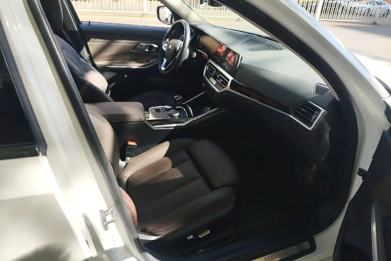 2022 BMW 3 Series 2.0T 156HP L4 8AT,autocango,china used car exporter,china ev exporter,chinese used car exporter,chinese used ev exporter