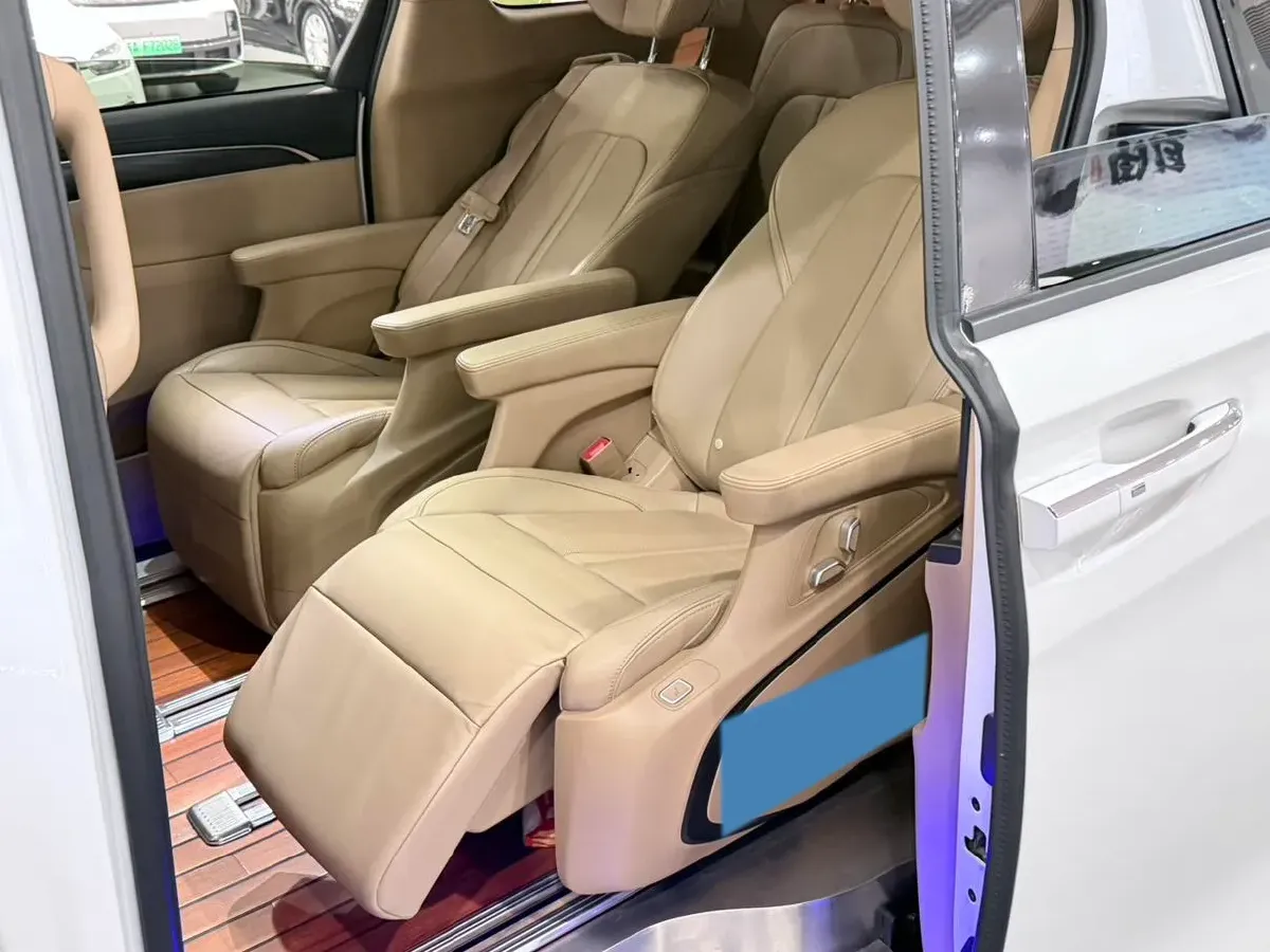 2021 Buick GL8 2.0T 237HP L4 9AT,autocango,china used car exporter,china ev exporter,chinese used car exporter,chinese used ev exporter