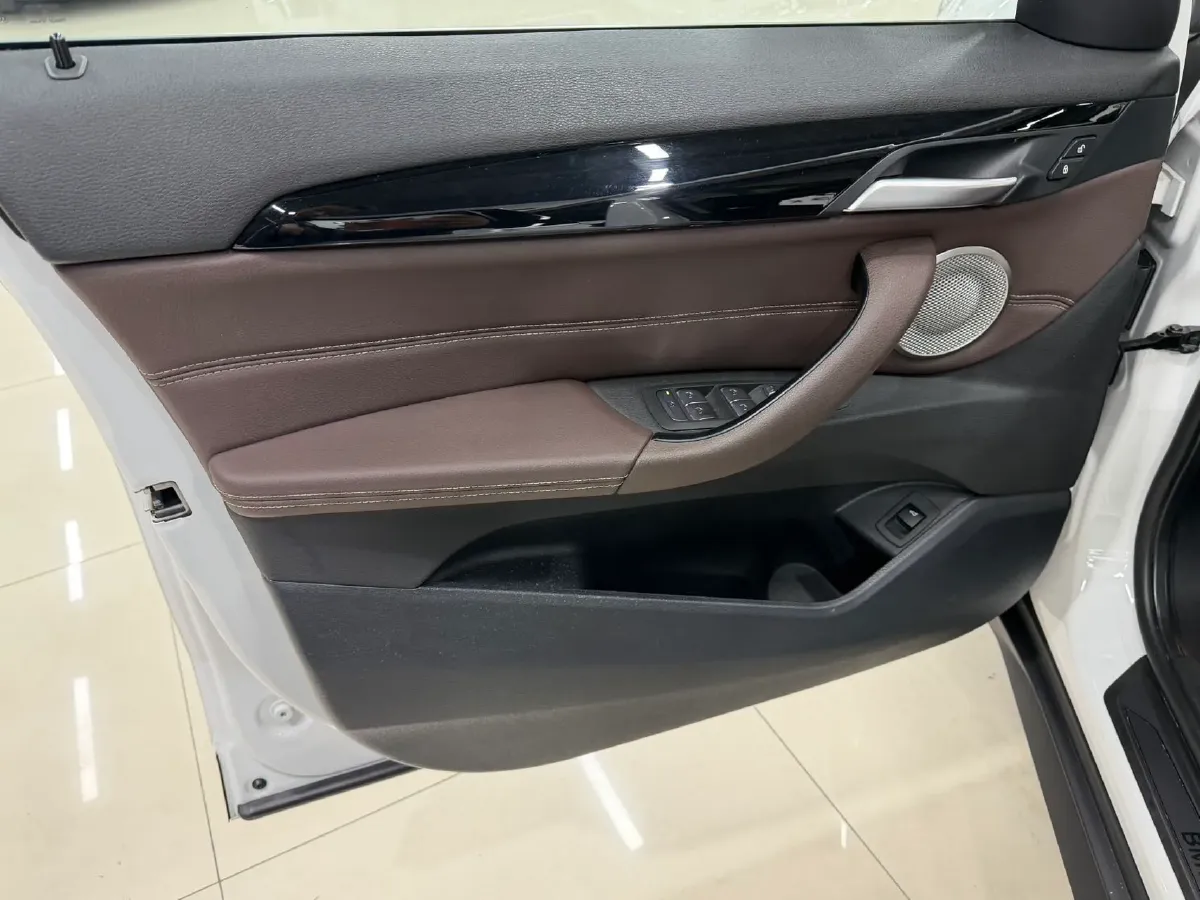 2021 BMW X1 1.5T 140HP L3 7DCT,autocango,china used car exporter,china ev exporter,chinese used car exporter,chinese used ev exporter