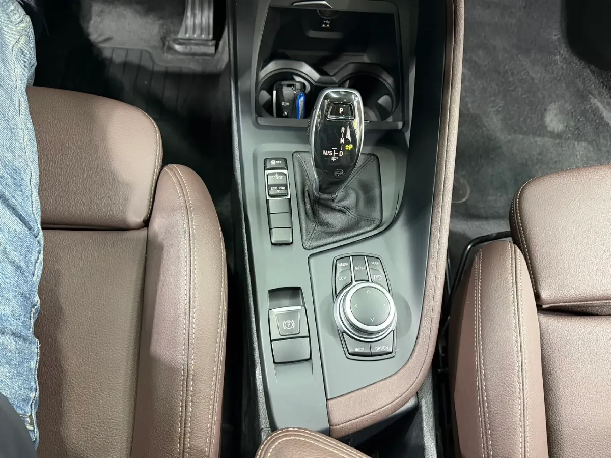 2021 BMW X1 1.5T 140HP L3 7DCT,autocango,china used car exporter,china ev exporter,chinese used car exporter,chinese used ev exporter