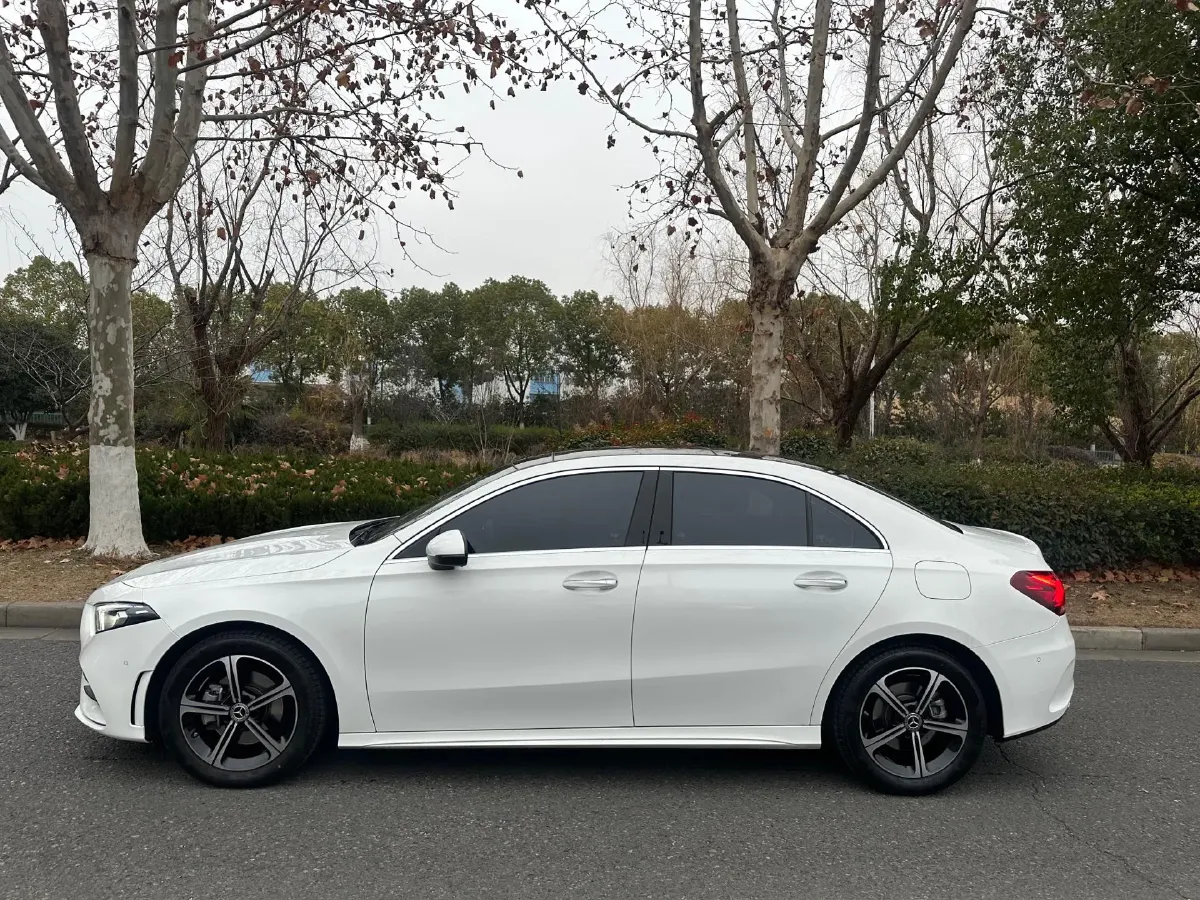 2022 Mercedes-Benz A Class 1.3T 163HP L4 7DCT,autocango,china used car exporter,china ev exporter,chinese used car exporter,chinese used ev exporter