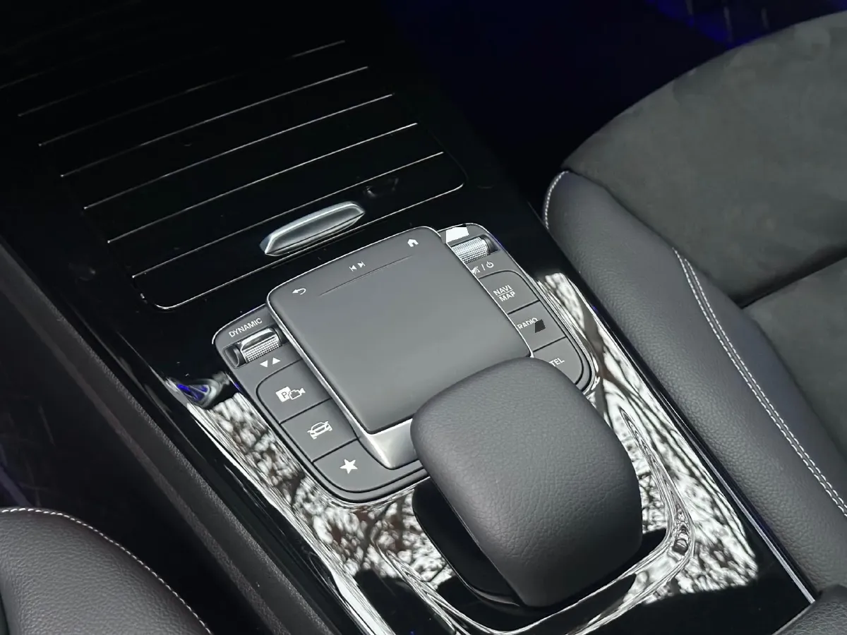 2022 Mercedes-Benz A Class 1.3T 163HP L4 7DCT,autocango,china used car exporter,china ev exporter,chinese used car exporter,chinese used ev exporter