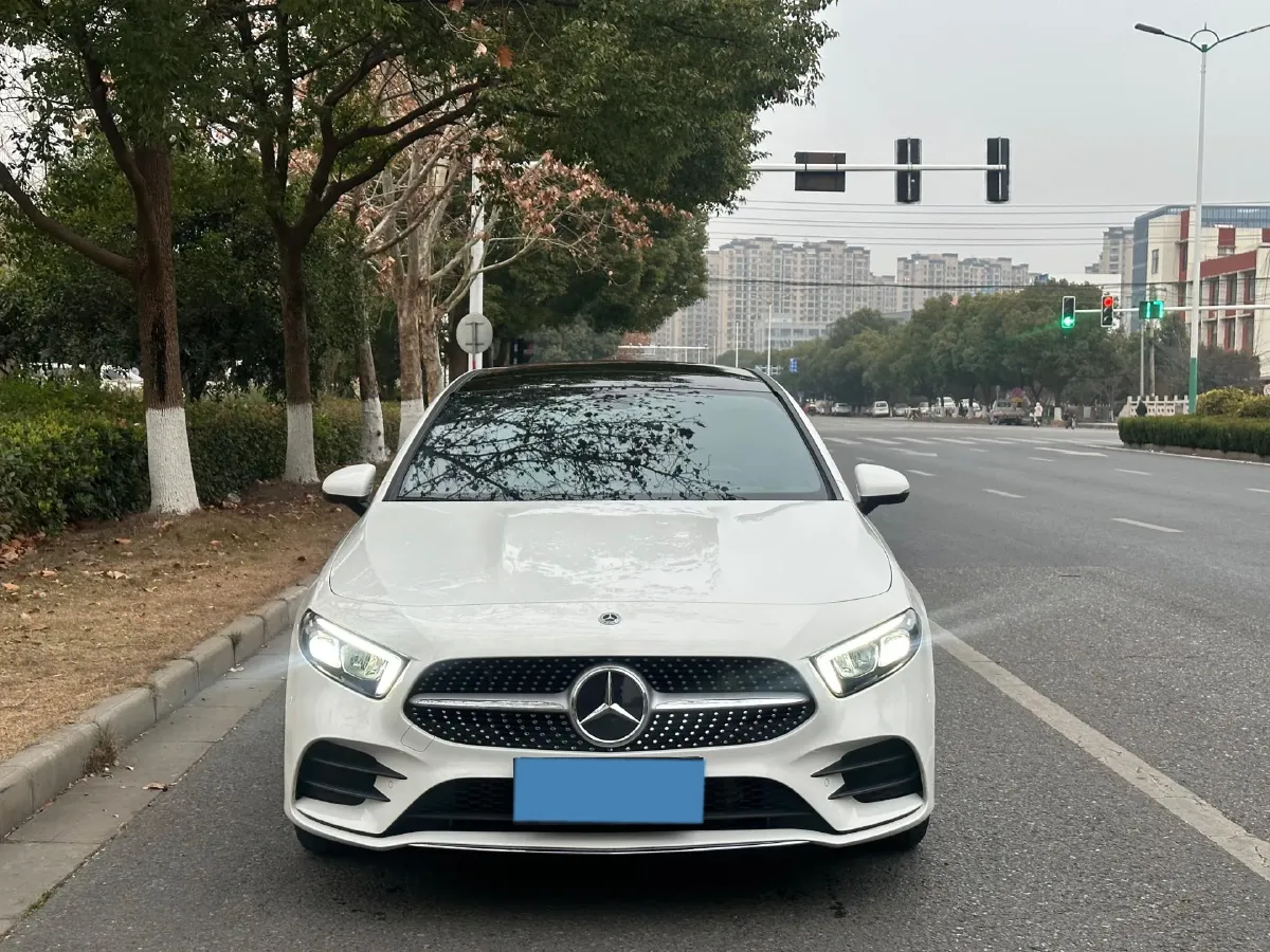 2022 Mercedes-Benz A Class 1.3T 163HP L4 7DCT,autocango,china used car exporter,china ev exporter,chinese used car exporter,chinese used ev exporter