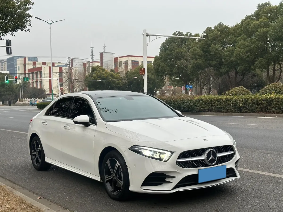 2022 Mercedes-Benz A Class 1.3T 163HP L4 7DCT,autocango,china used car exporter,china ev exporter,chinese used car exporter,chinese used ev exporter
