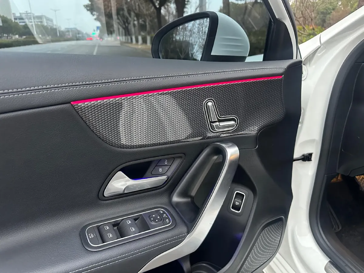 2022 Mercedes-Benz A Class 1.3T 163HP L4 7DCT,autocango,china used car exporter,china ev exporter,chinese used car exporter,chinese used ev exporter