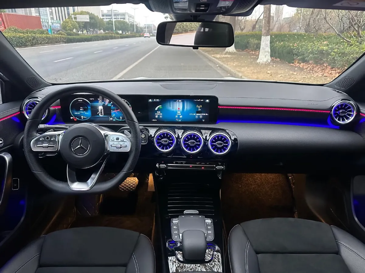 2022 Mercedes-Benz A Class 1.3T 163HP L4 7DCT,autocango,china used car exporter,china ev exporter,chinese used car exporter,chinese used ev exporter