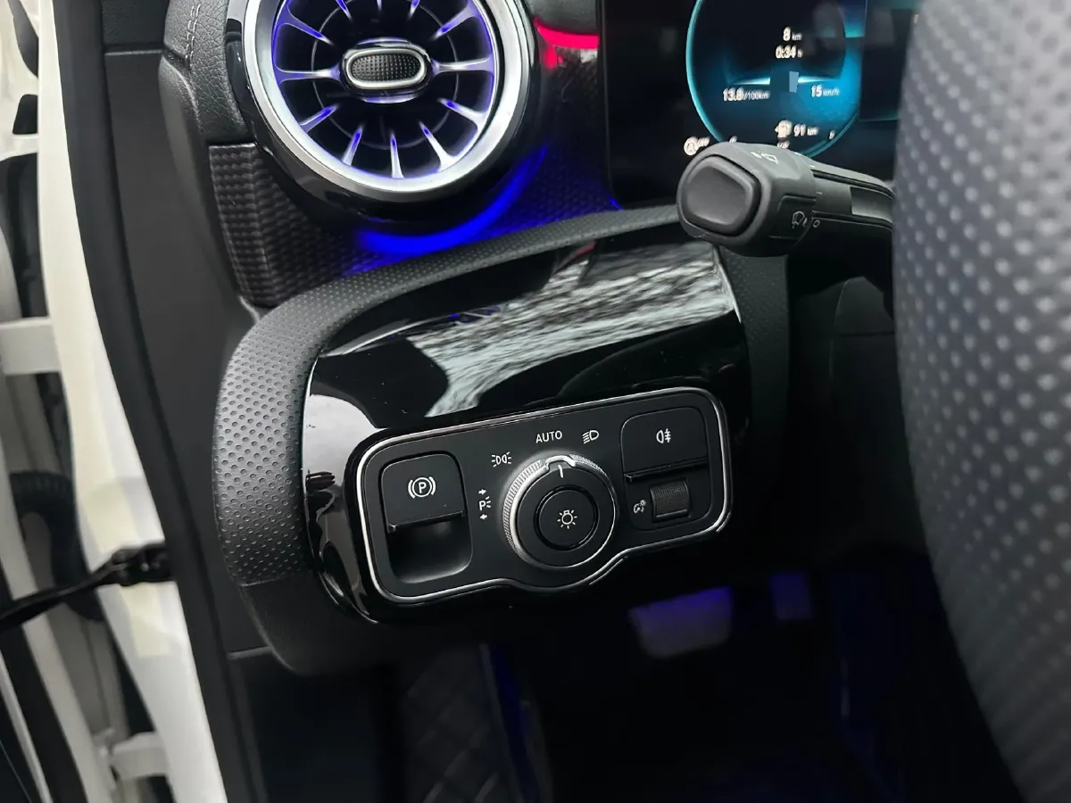 2022 Mercedes-Benz A Class 1.3T 163HP L4 7DCT,autocango,china used car exporter,china ev exporter,chinese used car exporter,chinese used ev exporter