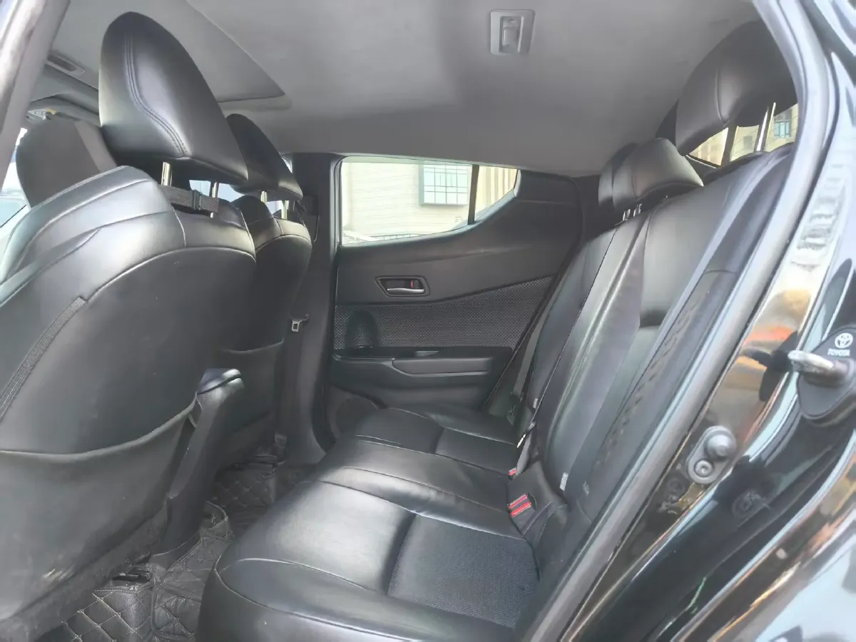2021 Toyota C-HR 2.0L 171HP L4 CVT,autocango,china used car exporter,china ev exporter,chinese used car exporter,chinese used ev exporter