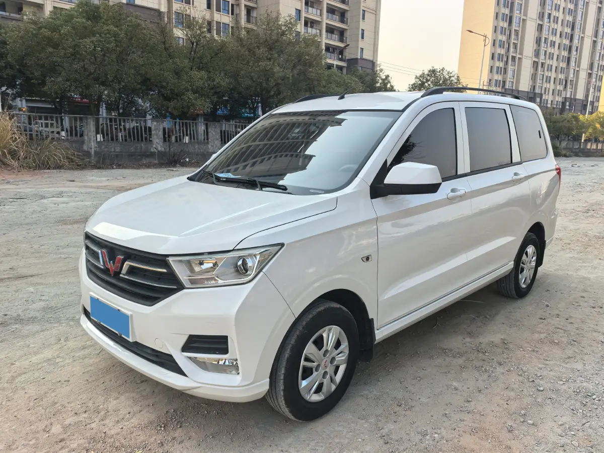 2021 WuLing HongGuang 1.5L 99HP L4 6MT