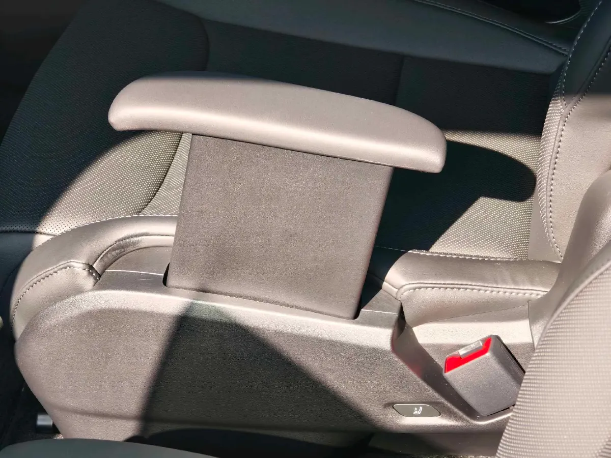 2025 Tesla Model Y L BEV,autocango,china used car exporter,china ev exporter,chinese used car exporter,chinese used ev exporter