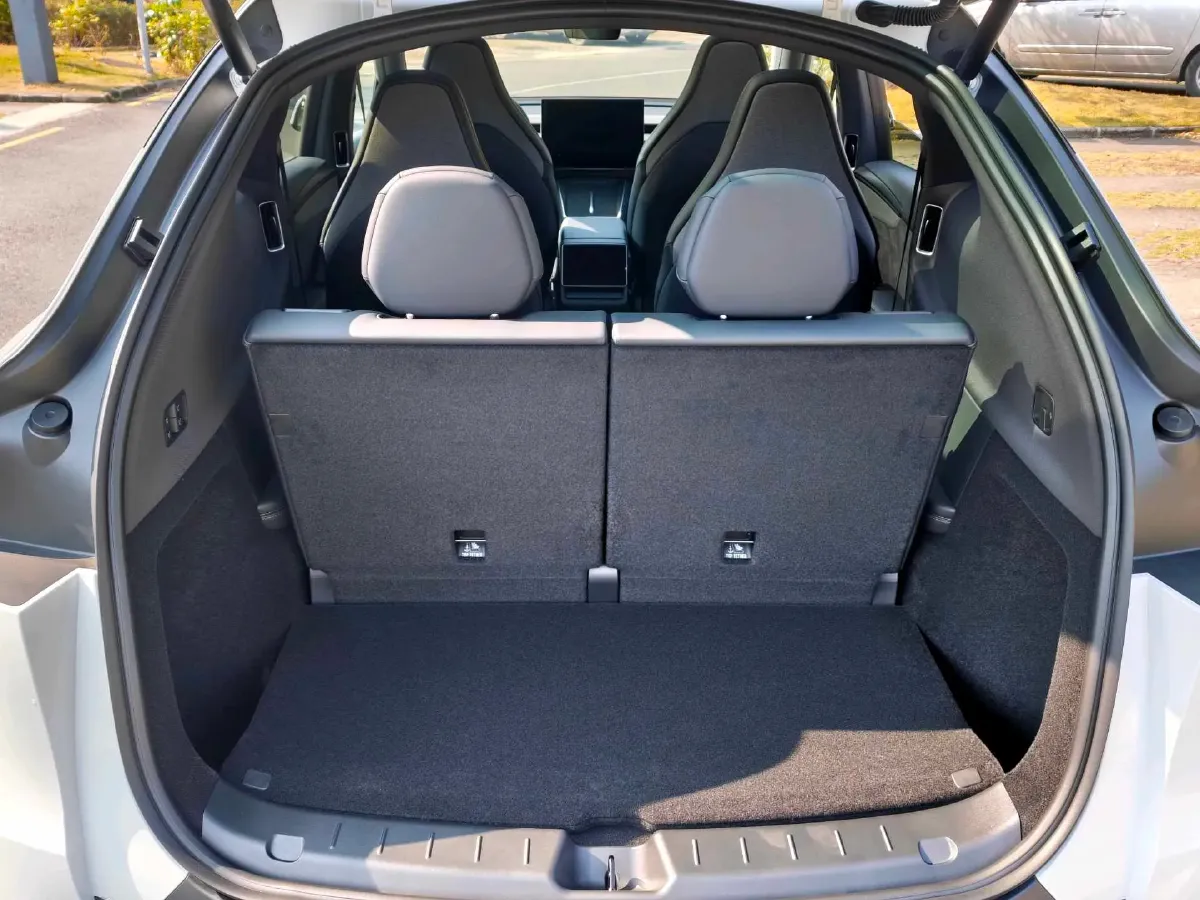 2025 Tesla Model Y L BEV,autocango,china used car exporter,china ev exporter,chinese used car exporter,chinese used ev exporter