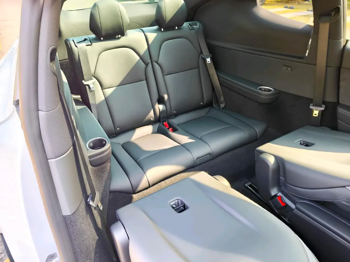 2025 Tesla Model Y L BEV,autocango,china used car exporter,china ev exporter,chinese used car exporter,chinese used ev exporter