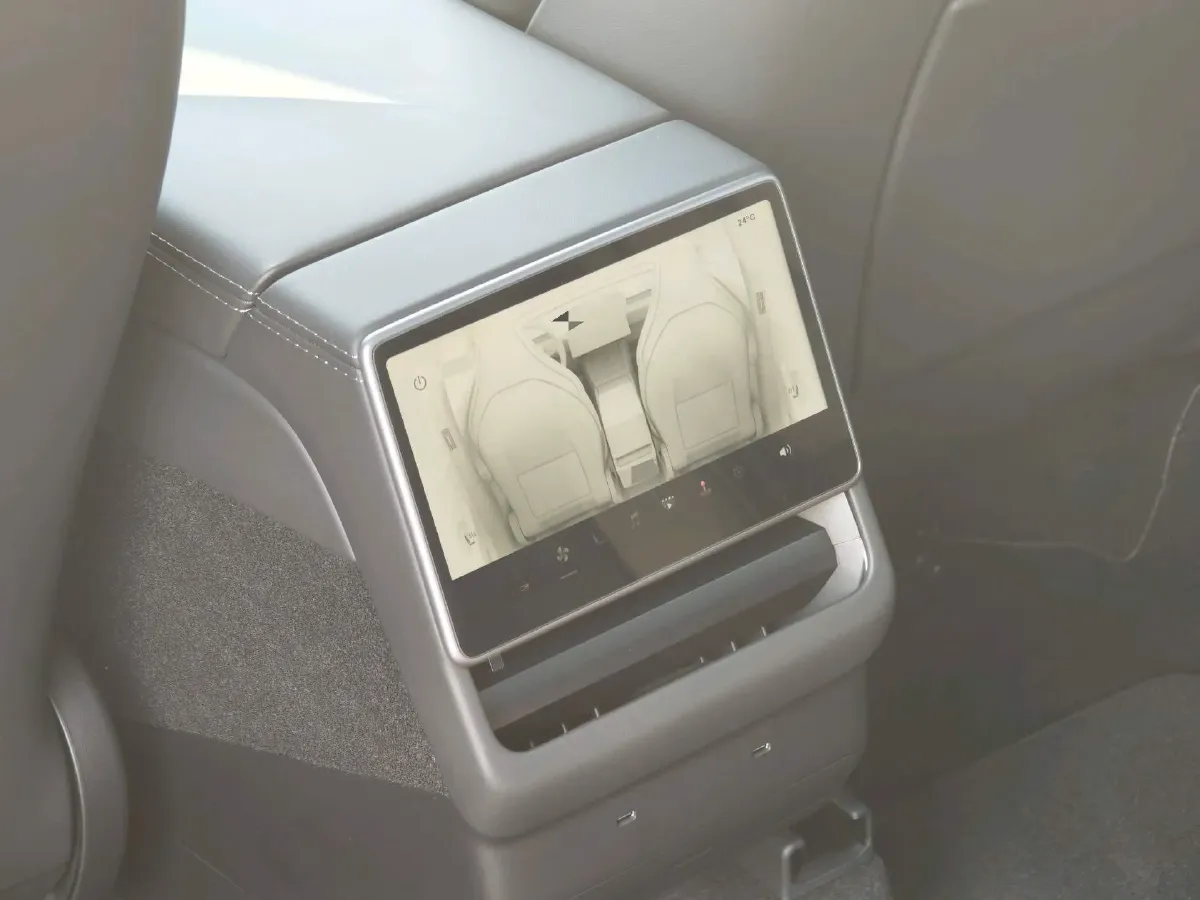 2025 Tesla Model Y L BEV,autocango,china used car exporter,china ev exporter,chinese used car exporter,chinese used ev exporter