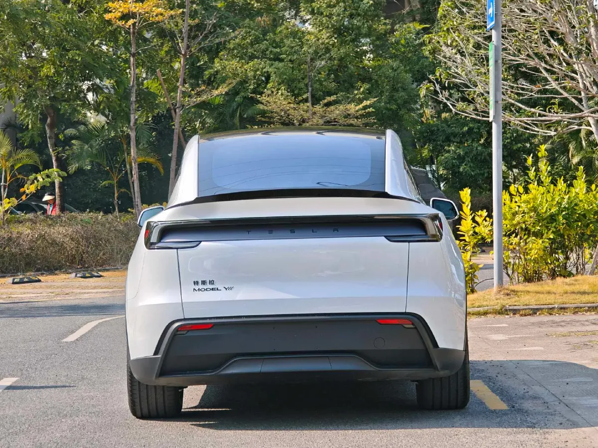 2025 Tesla Model Y L BEV,autocango,china used car exporter,china ev exporter,chinese used car exporter,chinese used ev exporter