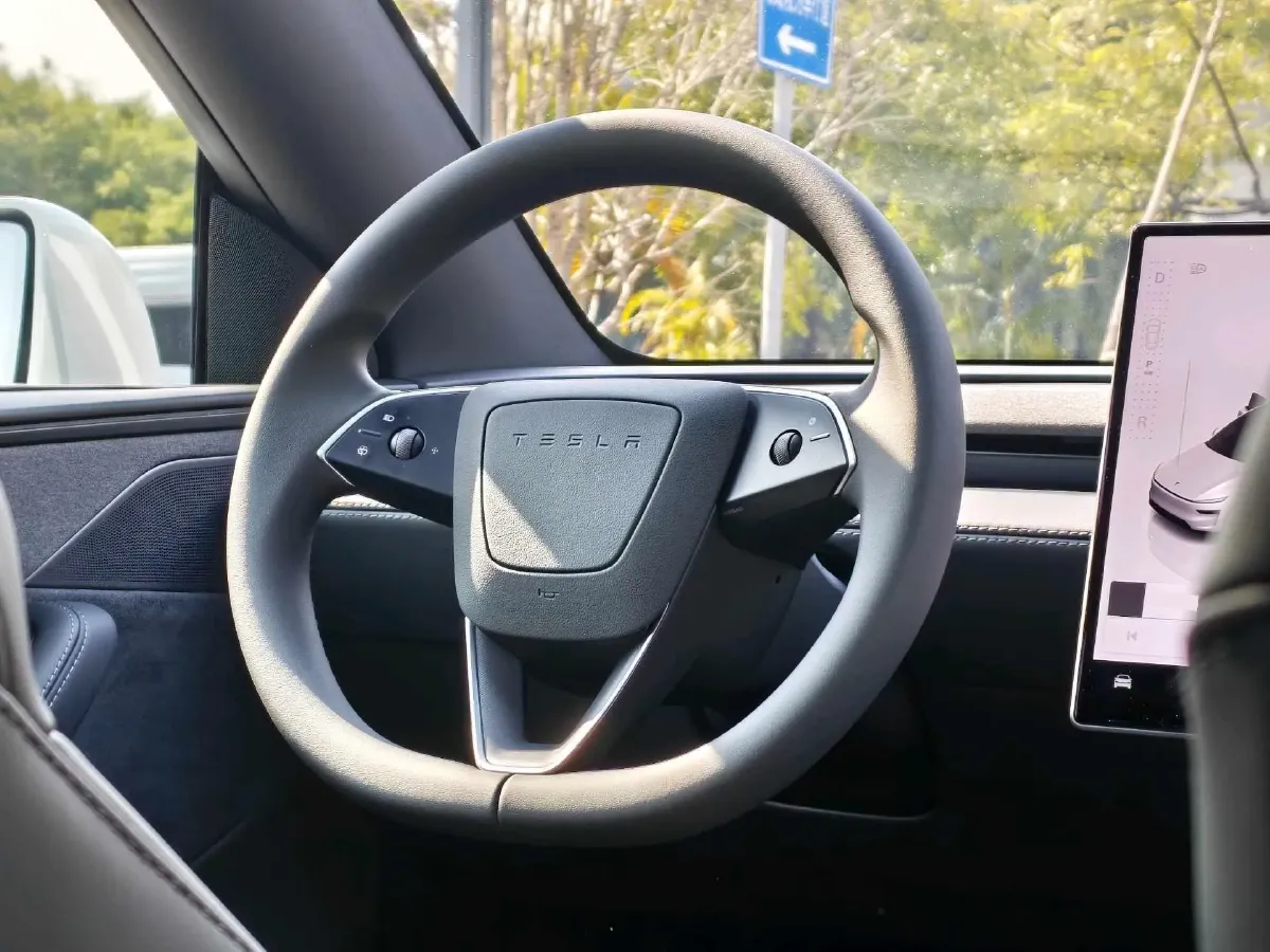 2025 Tesla Model Y L BEV,autocango,china used car exporter,china ev exporter,chinese used car exporter,chinese used ev exporter