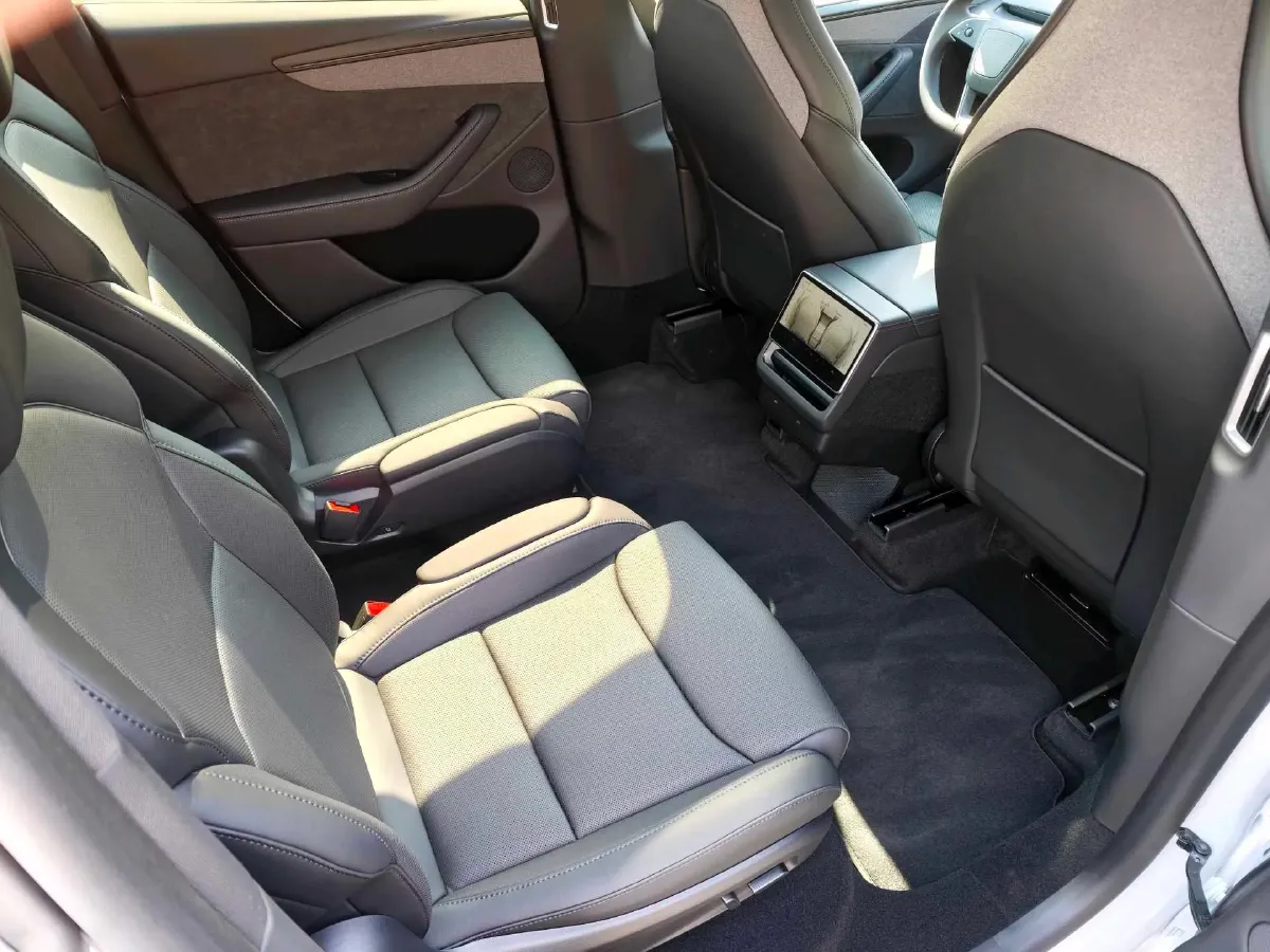 2025 Tesla Model Y L BEV,autocango,china used car exporter,china ev exporter,chinese used car exporter,chinese used ev exporter