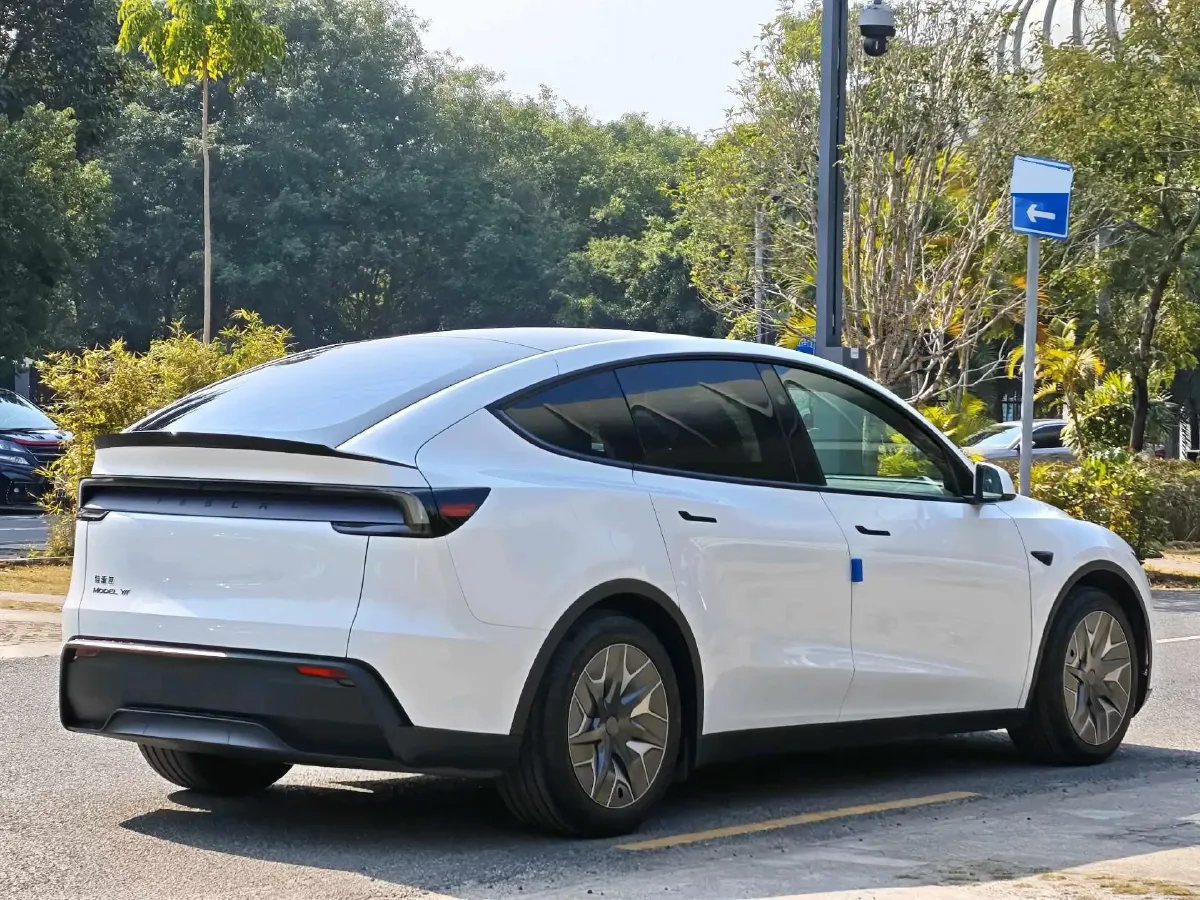 2025 Tesla Model Y L BEV,autocango,china used car exporter,china ev exporter,chinese used car exporter,chinese used ev exporter