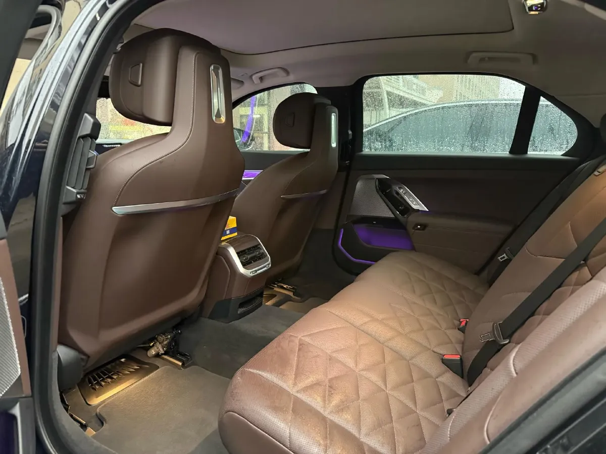 2023 BMW 7 Series 3.0T 272HP L6 8AT,autocango,china used car exporter,china ev exporter,chinese used car exporter,chinese used ev exporter