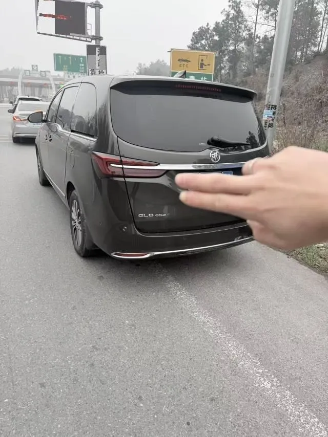 2022 Buick GL8 2.0T 237HP L4 9AT,autocango,china used car exporter,china ev exporter,chinese used car exporter,chinese used ev exporter